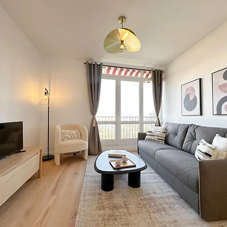 Premium Flat Balcony & Lift For 5