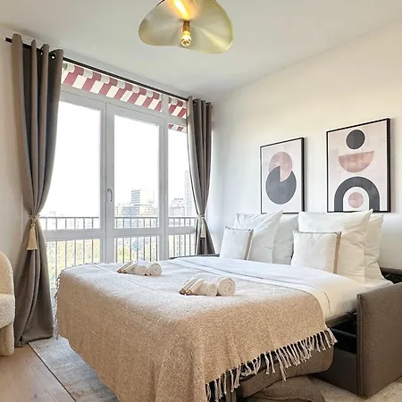 Premium Flat Balcony & Lift For 5 *