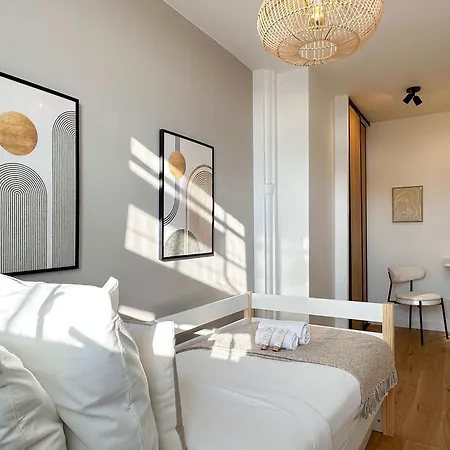 Premium Flat Balcony & Lift For 5