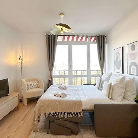 Premium Flat Balcony & Lift For 5 * Parijs