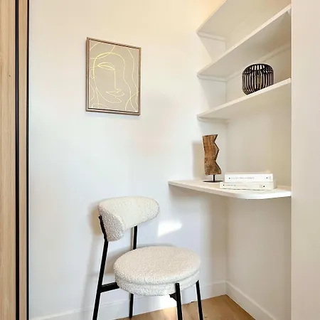 Appartement Premium Flat Balcony & Lift For 5 Parijs