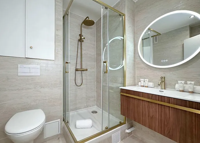 Premium Flat Balcony & Lift For 5