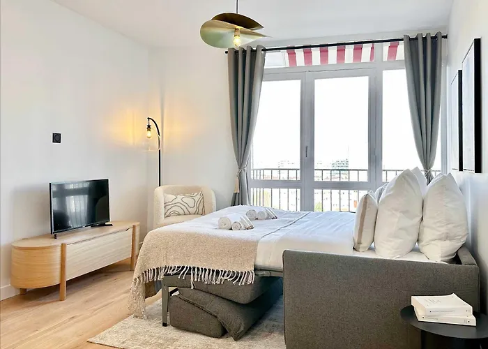 Premium Flat Balcony & Lift For 5 Apartman Párizs