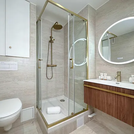 Premium Flat Balcony & Lift For 5