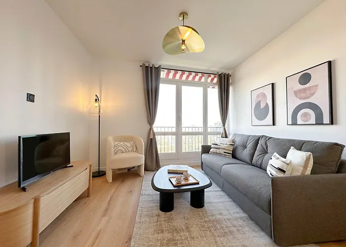 Premium Flat Balcony & Lift For 5